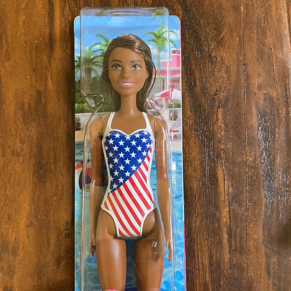 3 NWT Diverse Barbie 3 Doll Bundle| Photographer | Boss | Beach Babe - Picture 2 of 8